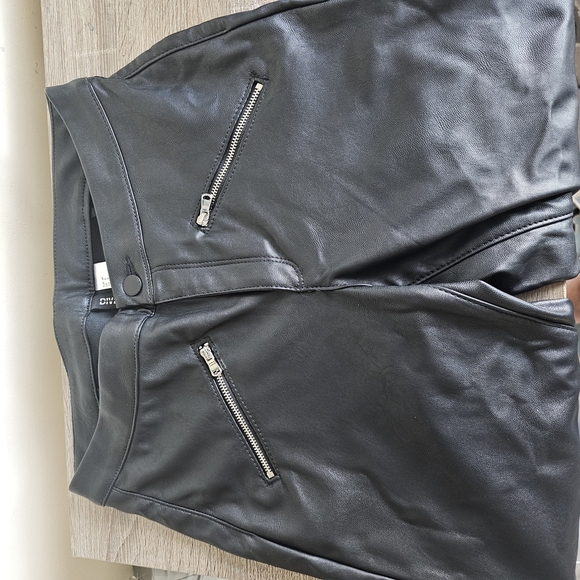 H\&M Divided Faux Leather Pants Black Size 8 Skinny Zipper - Picture 4 of 5